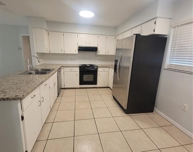 937 Aragon Ave - Photo Thumbnail 6