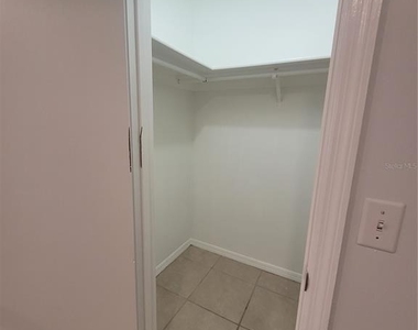 937 Aragon Ave - Photo Thumbnail 17
