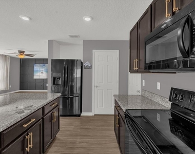 362 Preserve Pointe Boulevard - Photo Thumbnail 2