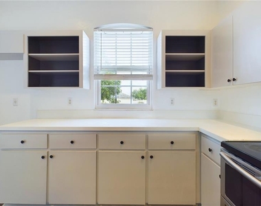 214 Monaco Drive - Photo Thumbnail 3
