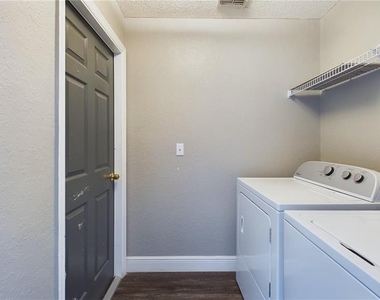 214 Monaco Drive - Photo Thumbnail 6