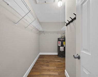 118 W America Street - Photo Thumbnail 11
