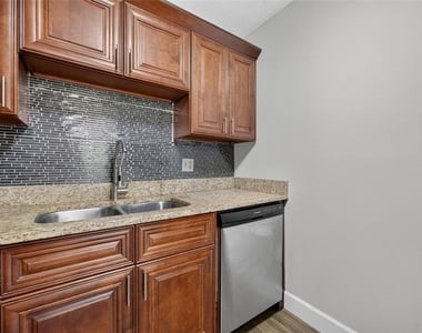 118 W America Street - Photo Thumbnail 3