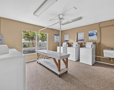 118 W America Street - Photo Thumbnail 13