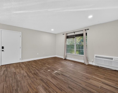 118 W America Street - Photo Thumbnail 7
