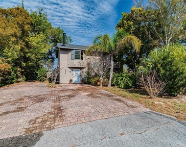 532 45th Street Court W - Photo Thumbnail 1