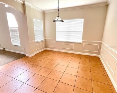 1023 Whirlaway Drive - Photo Thumbnail 5