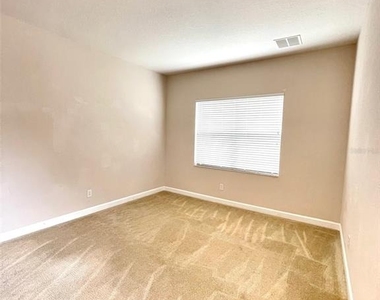 1023 Whirlaway Drive - Photo Thumbnail 7