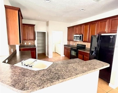 1023 Whirlaway Drive - Photo Thumbnail 2