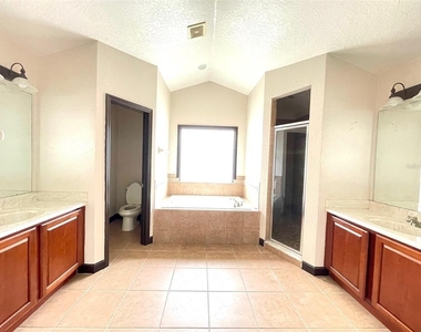 1023 Whirlaway Drive - Photo Thumbnail 11