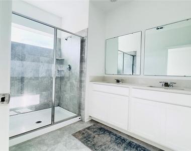 3255 Laurent Loop - Photo Thumbnail 8