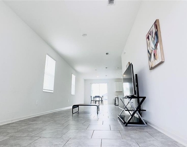 3255 Laurent Loop - Photo Thumbnail 2