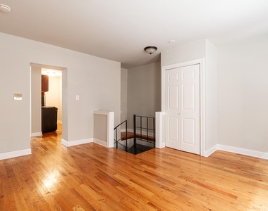 817 West Cornelia Avenue - Photo Thumbnail 2