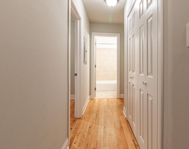 817 West Cornelia Avenue - Photo Thumbnail 11