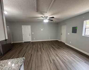 527 Hill Street - Photo Thumbnail 6