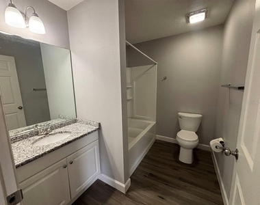 527 Hill Street - Photo Thumbnail 8