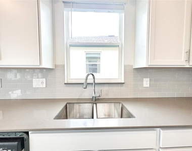 719 Grove Street - Photo Thumbnail 9