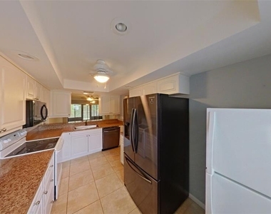4602 Lafayette Avenue - Photo Thumbnail 2