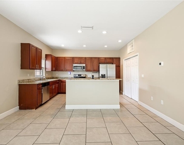 1469 Salisbury Drive - Photo Thumbnail 6