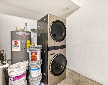 1469 Salisbury Drive - Photo Thumbnail 24