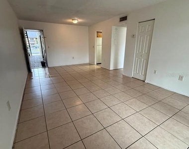 902 Lake Destiny Road - Photo Thumbnail 11