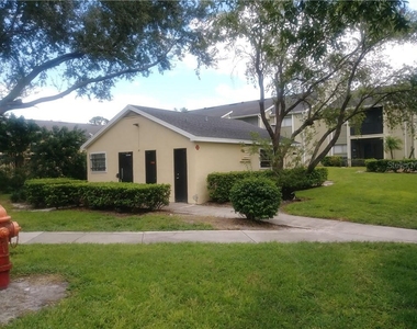 902 Lake Destiny Road - Photo Thumbnail 3