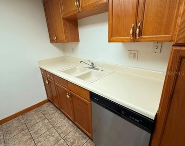 902 Lake Destiny Road - Photo Thumbnail 10