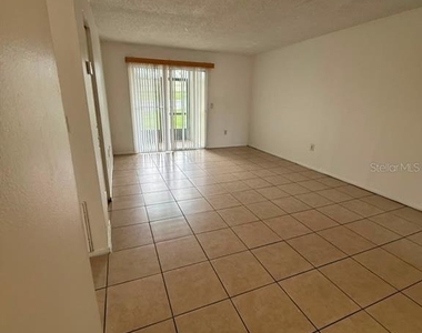 902 Lake Destiny Road - Photo Thumbnail 7