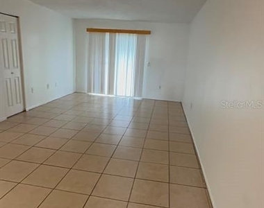 902 Lake Destiny Road - Photo Thumbnail 6