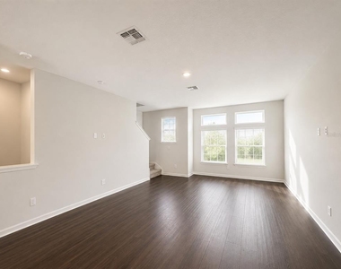 12850 Gabor Avenue - Photo Thumbnail 4