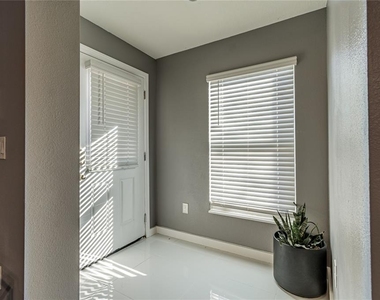 1225 E Livingston Street - Photo Thumbnail 2