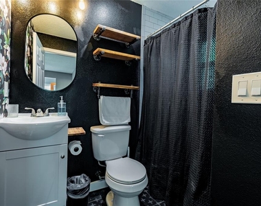 1225 E Livingston Street - Photo Thumbnail 12