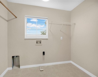 2615 Lakemoor Drive - Photo Thumbnail 25