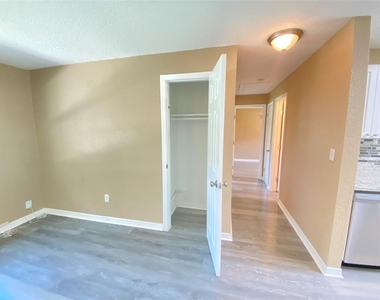 908 Teatro Court - Photo Thumbnail 15