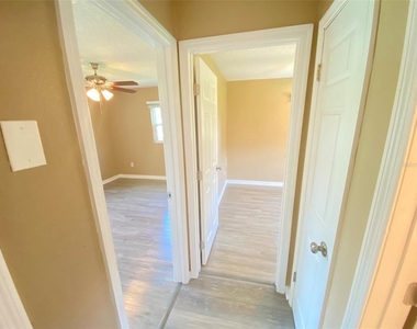 908 Teatro Court - Photo Thumbnail 17