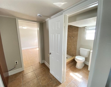 812 W Livingston Street - Photo Thumbnail 11