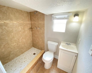 812 W Livingston Street - Photo Thumbnail 10