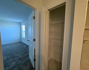1033 Waterfall Boulevard - Photo Thumbnail 19