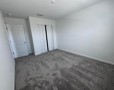 1033 Waterfall Boulevard - Photo Thumbnail 23