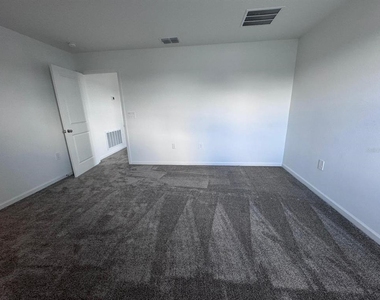 1033 Waterfall Boulevard - Photo Thumbnail 28