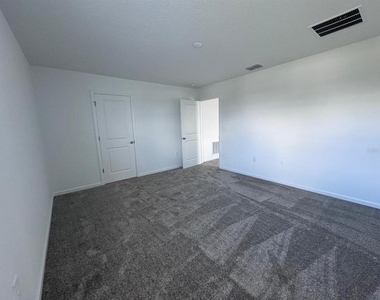1033 Waterfall Boulevard - Photo Thumbnail 16