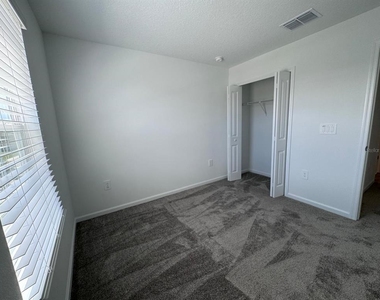 1033 Waterfall Boulevard - Photo Thumbnail 34