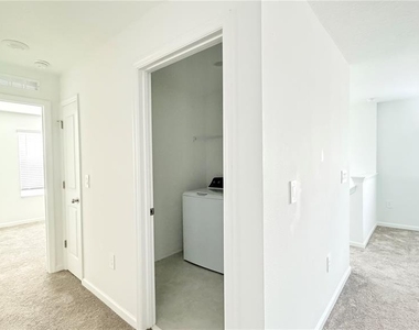 1033 Waterfall Boulevard - Photo Thumbnail 14
