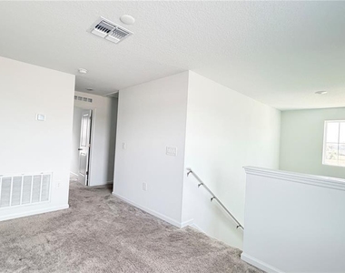 1033 Waterfall Boulevard - Photo Thumbnail 12
