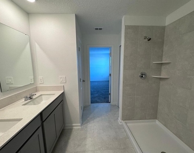 1033 Waterfall Boulevard - Photo Thumbnail 21