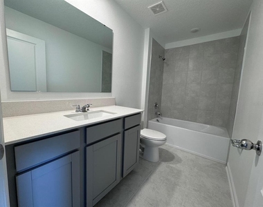 1033 Waterfall Boulevard - Photo Thumbnail 24
