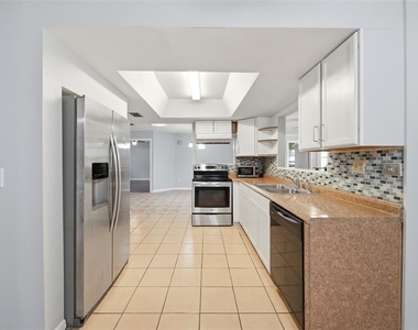 8334 Crosswicks Drive - Photo Thumbnail 3