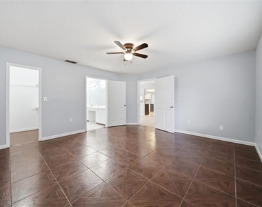 8334 Crosswicks Drive - Photo Thumbnail 14