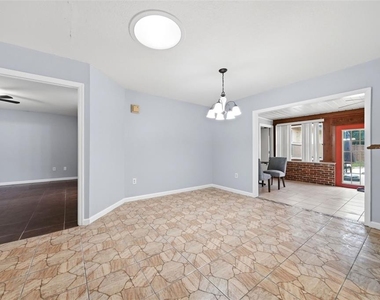 8334 Crosswicks Drive - Photo Thumbnail 7