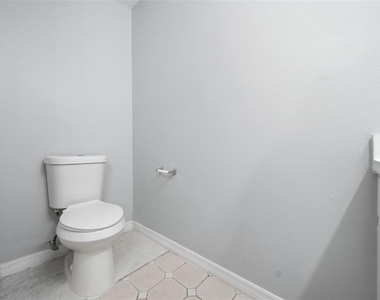 8334 Crosswicks Drive - Photo Thumbnail 13